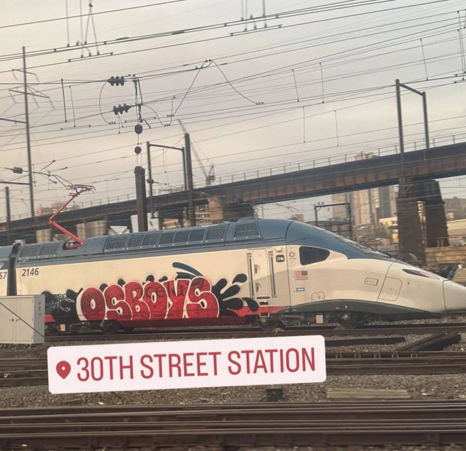 UrbaneUrban's tweet photo. the liberties have been sitting in Philly for so long that they’ve been tagged. wonderful. https://t.co/zDR9bGwF8S