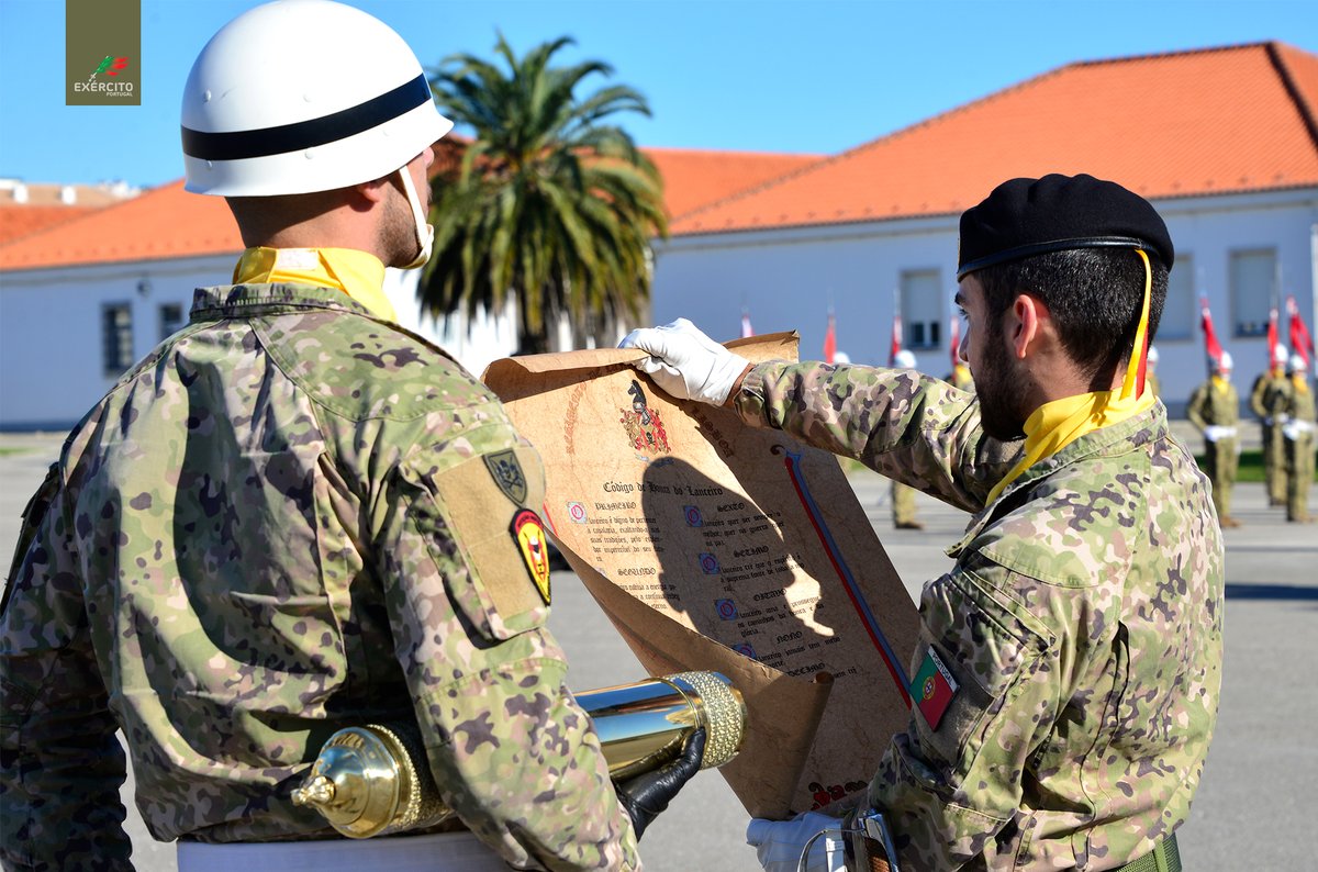 Exercito_pt's tweet photo. 📢Decorreu na Parada Marechal Carmona, no Regimento de Lanceiros N.º 2, a Cerimónia de Tomada de Posse do novo Comandante, Coronel de Cavalaria Paulo Jorge da Silva Gonçalves Serrano, substituindo no cargo o Coronel de Cavalaria Lorena Ponte.
#ExércitoPortuguês #RL2 #Liderança https://t.co/Vtp3BqJfwh