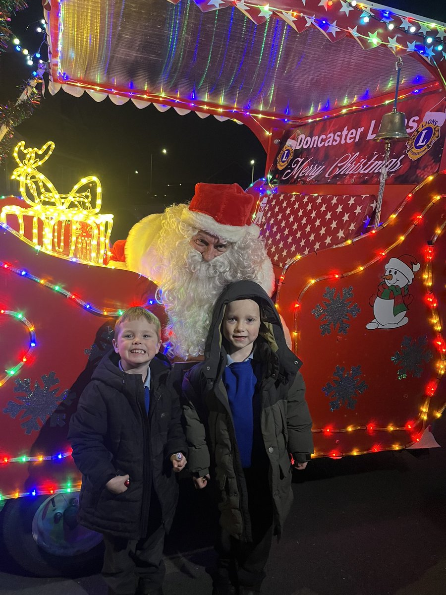 CharleyDavo's tweet photo. @SouthfieldFS Rory &amp; Chester are on the nice list! 🎅🏼 https://t.co/aIQFhbTWyL