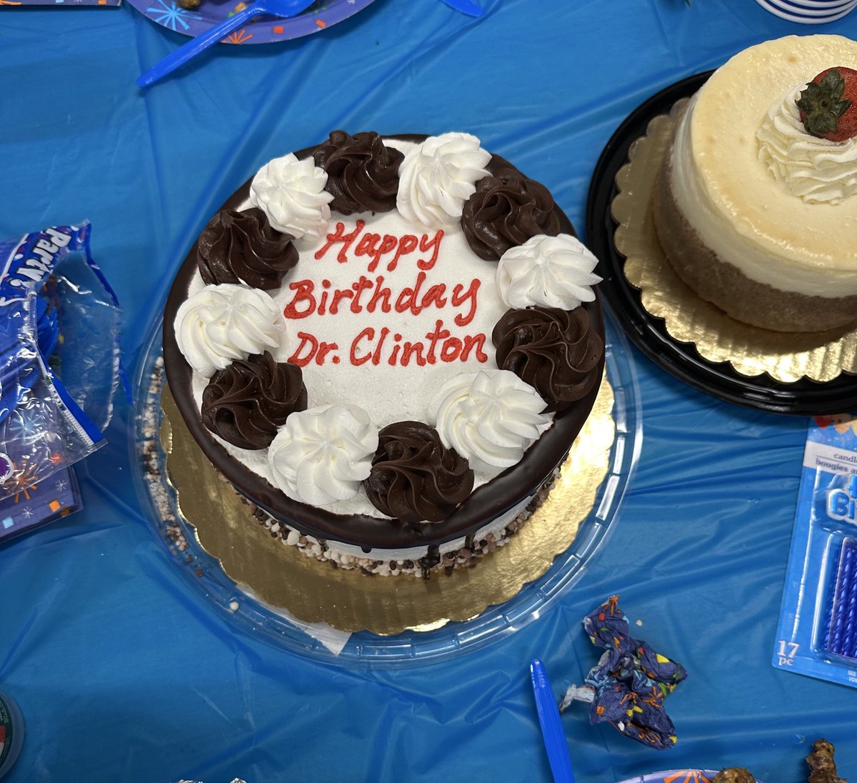 the_carter_show's tweet photo. My students surprised me with an end of the year appreciation/ bday lunch!😬🥲

I guess this is what happens when you create an environment where people enjoy coming to work everyday. 🙃
Check us out at https://t.co/yx8Pakam2k
#theasheslab https://t.co/WCGaZPe7oj