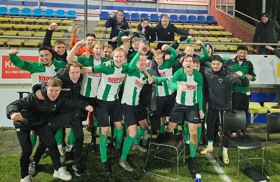Twee jaar na dato is Winsum Staphorster voetballers weer de baas... Zie eemsmondsport.nl/winsum-stunt-i…