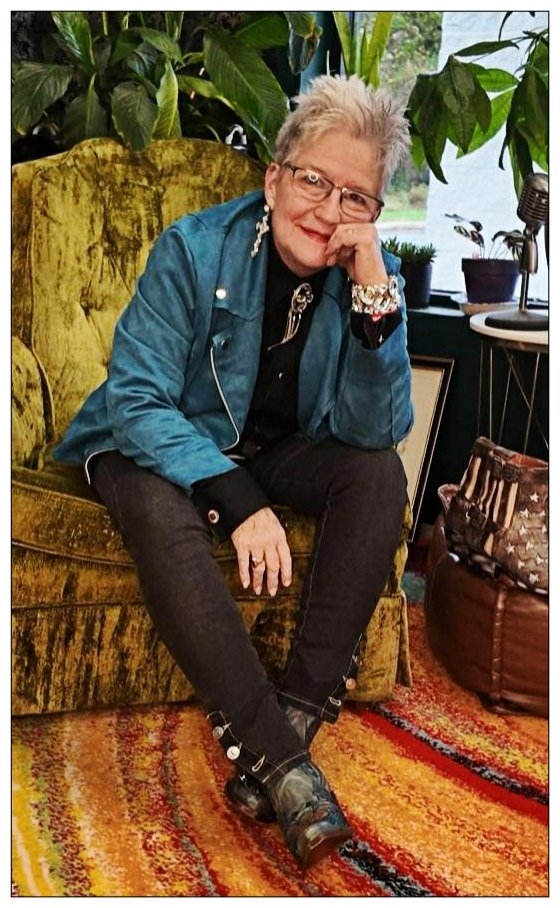 Poverty_Suckz's tweet photo. @CassieJFox #ImageUpdate November 2024 sessions with Stylist &amp; Photographer Jay Bundrick, creatorowner "Snip It Salon &amp; Spa Union,SC. Read vintage decor!  #CazFoxMedia #CassieJFox #JayBundrick #SnipItSalonandSpa #Update #VintageDecor #Boots #Headshots #RadioHost  @CorralBoot @CountryOutfittr https://t.co/CG3eM8OgkQ