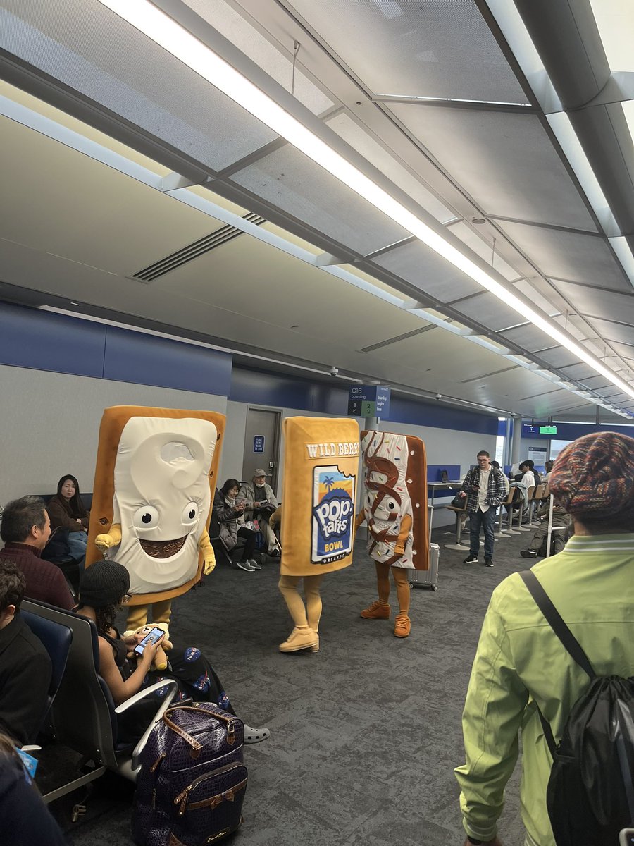 ethanmmcdowell's tweet photo. Oh my god. They’re in Chicago. At O’Hare Airport. 

I can’t escape @PopTartsBowl. 

@SickosCommittee https://t.co/FfO5Pc4z55