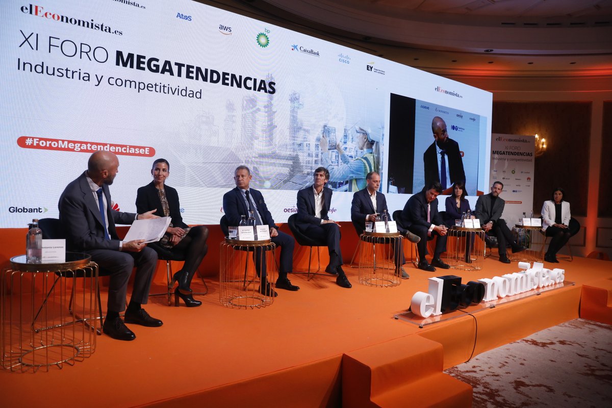 AtosES's tweet photo. Hoy el #ForoMegatendenciaseE 'Industria y Competitividad' de @elEconomistaes ha contado con grandes expertos y referentes del sector industrial. Nuestro CEO en Iberia, Carlos von Prabucki, participó en el panel 'La disrupción de la #IA y el potencial del #cloud en las compañías'. https://t.co/nbVFAKwPpQ