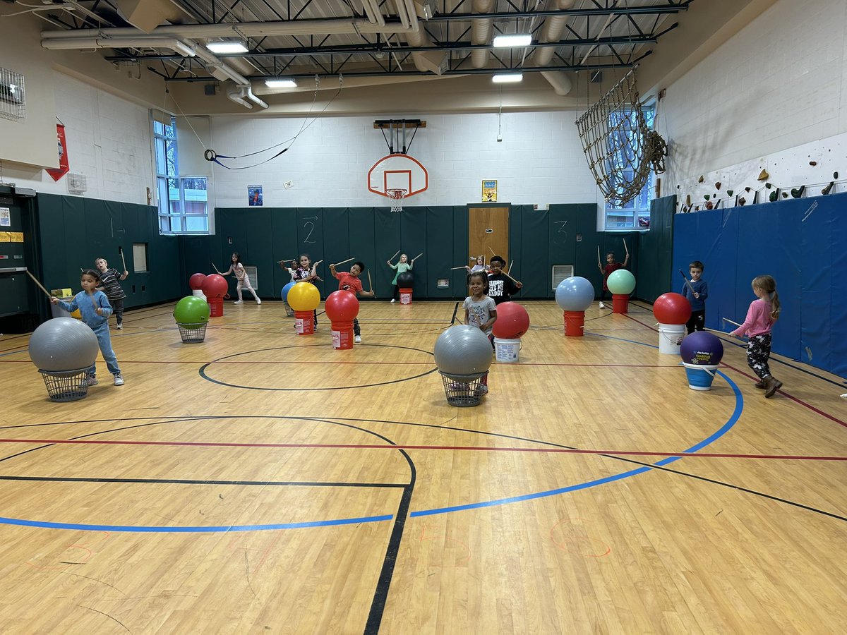 AMKelly7292's tweet photo. We got the beat! Our Cardio Drumming unit was so much fun!!!!! @holmesroadtweet @GreeceCentral @GCSDsuper https://t.co/TiLKho4feJ