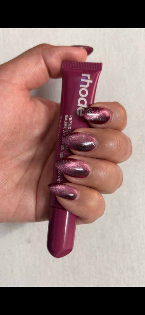 lisetriv_98's tweet photo. Raspberry jelly nails ✨ https://t.co/3NblWJyBNl