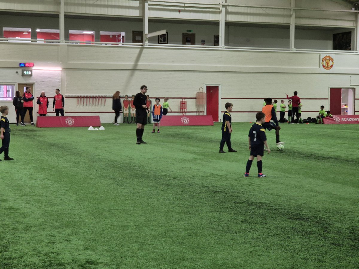 HolyFamilyM6's tweet photo. Great morning at the Year 4 Salford Cup competition. Held at the cliff training ground. The boys did a fantastic job &amp; scored some incredible goals and managed 2nd place . Thanks to all the students/ leaders running the event today they done a brilliant job. @SportMattersDG ⚽️👏 https://t.co/ZvWcYljN03