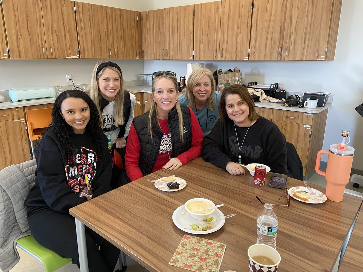 Thank you <a href="/FamiLeePTO/">Lee PTO</a> for such an incredibly delicious lunch!  Green House is grateful for all you do for us. 
#rjlyear11 <a href="/BennettLee23/">Cathy Bennett</a> <a href="/MboothG2/">Morgan_Booth</a> <a href="/RCurranG1/">Rachael Curran</a>