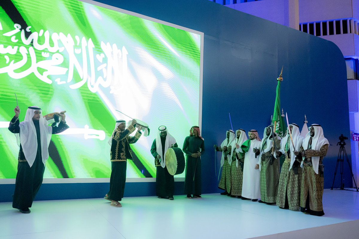 QassimUniv1's tweet photo. فرحة وطن .. 

رئيس ومنسوبو وطلبة #جامعة_القصيم خلال الإعلان والاحتفال بعد فوز المملكة باستضافة #كأس_العالم_2034

#معًا_ننمو https://t.co/MynU6I5u4g