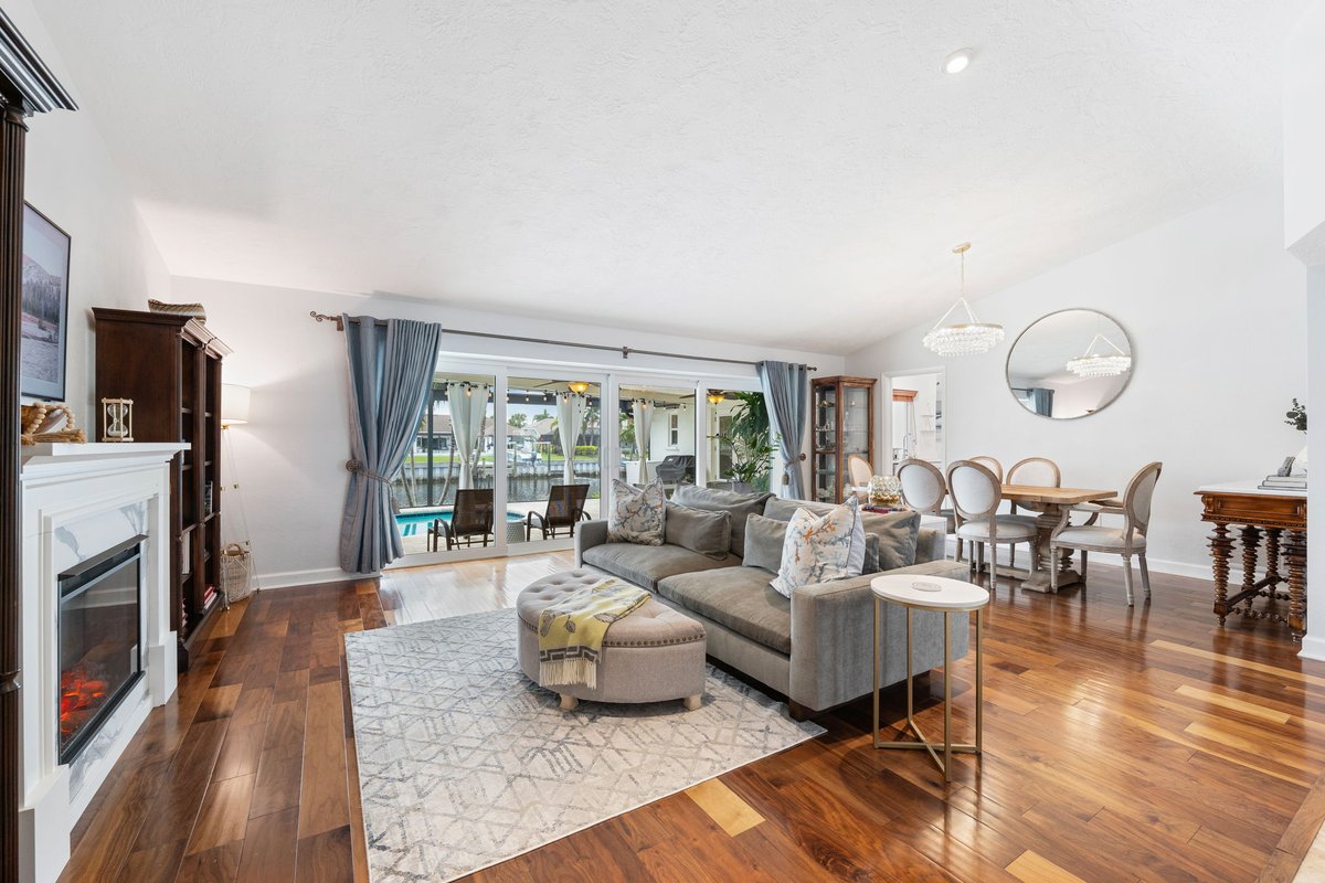theCPMteam's tweet photo. 🌊 Just Listed: 1905 Massachusetts Avenue NE

124 feet of pristine waterfront in Venetian Isles, just minutes from the heart of downtown St. Petersburg! https://t.co/jQsmp5t2Va