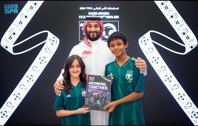 aba_1978's tweet photo. " نحن لانحلم نحن نفكر في واقع يتحقق"
اقوال سمو سيدي ولي العهد 🇸🇦🇸🇦

شكراً #خادم_الحرمين_الشريفين 
شكراً #ولي_العهد 
نبارك #السعودية2034 

#أهلاً_بالعالم 
#كاس_العالم_2034 https://t.co/npsidKfiqw
