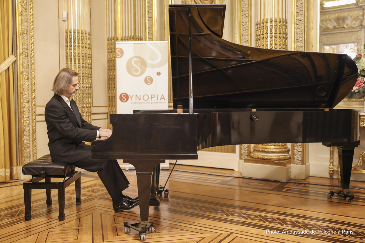 🇵🇱🇫🇷🇩🇪 Les débats des experts ont été suivis par le récital 🎹 de Frédéric Vaysse-Knitter qui a interprété des oeuvres choisies des compositeurs polonais, français et allemands. #TriangleDeWeimar