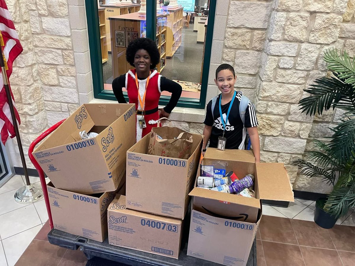 RyonMiddle's tweet photo. Our Rosenberg-Richmond Helping Hands, Inc. food drive was a success! Thank you to our House Council for heading it up and all of our families that participated. #helpinghands #prmsmagic https://t.co/xq2aAp3hpG