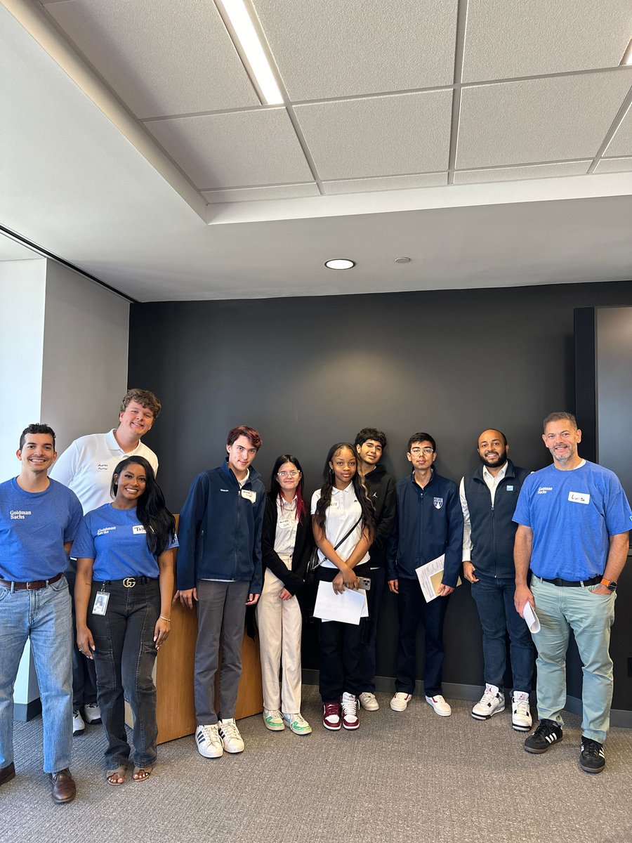 UpliftEducation's tweet photo. Uplift Elevate 10th graders explored STEAM careers at @GoldmanSachs! They gained valuable insights from employees' academic paths, networked like pros, and learned resume tips. π
Thank you, Goldman Sachs, for empowering our scholars! π
#CommunityTeamWorks https://t.co/KLwhP8Ushr