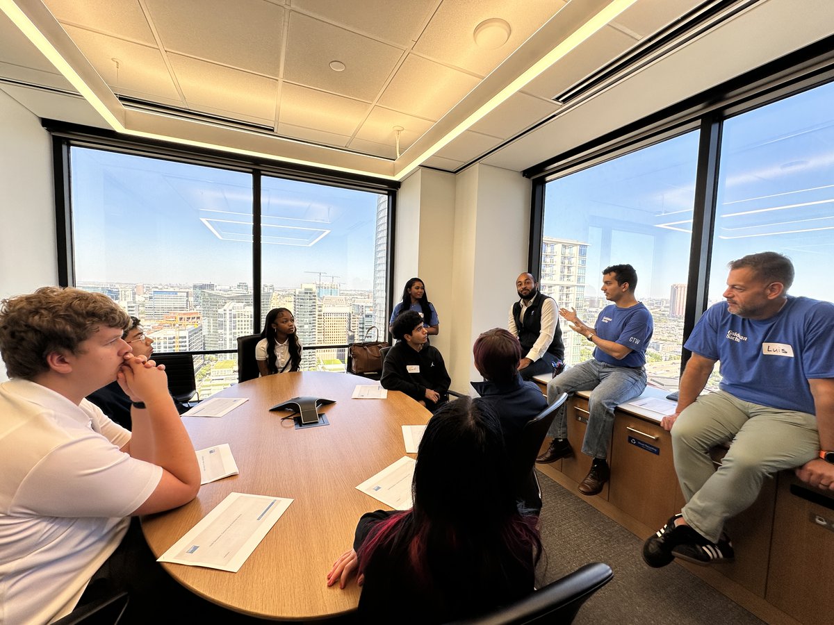UpliftEducation's tweet photo. Uplift Elevate 10th graders explored STEAM careers at @GoldmanSachs! They gained valuable insights from employees' academic paths, networked like pros, and learned resume tips. π
Thank you, Goldman Sachs, for empowering our scholars! π
#CommunityTeamWorks https://t.co/KLwhP8Ushr