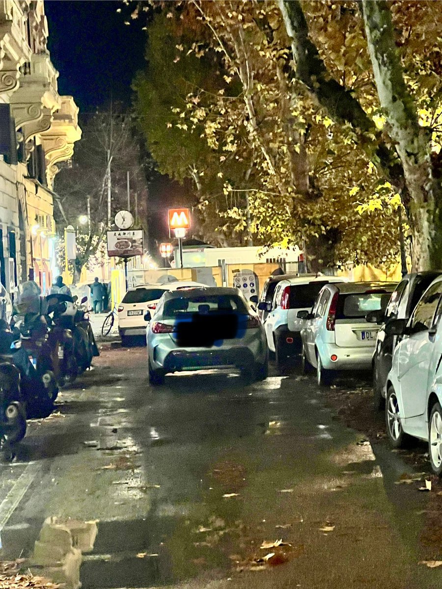 CinziaProper's tweet photo. @PLRomaCapitale è divenuta privata questa strada solo per i proprietari dei ristoranti?
Chiamati varie volte ma non fate nulla ? @gualtierieurope @SindacodiRomait https://t.co/ZrPIZtIy1r