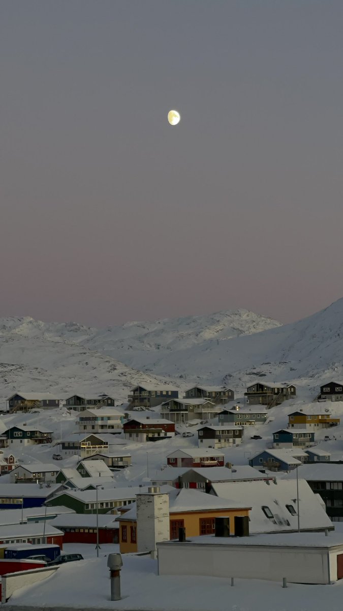 Nuuk. #Greenland 🇬🇱
December 11, 2024
4pm
Temp: -8C.