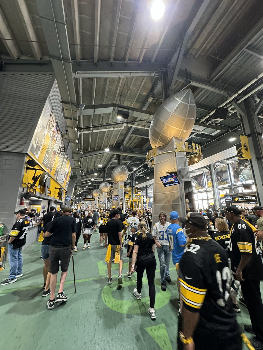 m1ss1onaryj4y's tweet photo. Needa get back to the Burgh asap https://t.co/Hq9tYXrLey