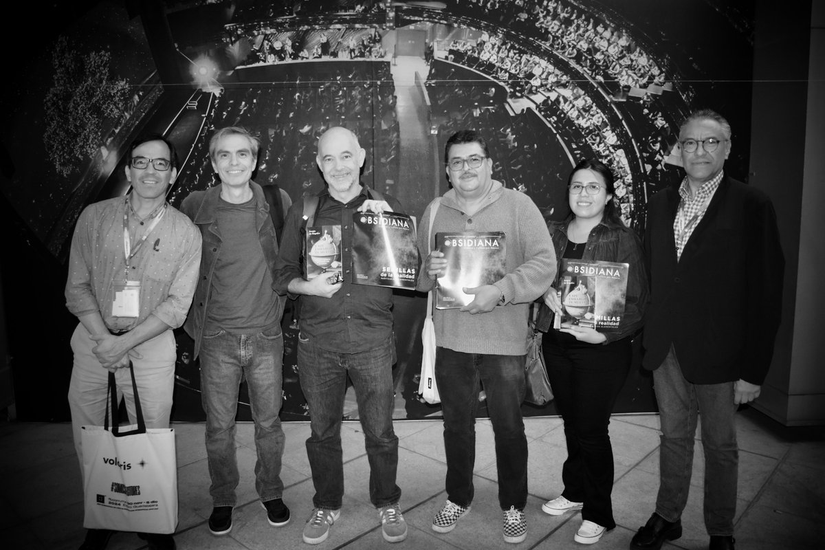 obsidiana_mex's tweet photo. 🤩Recuerdos de @obsidiana_mex y editorial @GranodeSal en la @FILGuadalajara 2024, parte 2. Sergio de Régules en la presentación de su obra mas reciente “Y sin embargo te mueve”.📚 ¿Nos viste por ahí?😉

#SomosLectores #FILCiencia #FIL2024 #GranoDeSal #Obsidiana #CienciaParaTodos https://t.co/XIe1PYKdsz