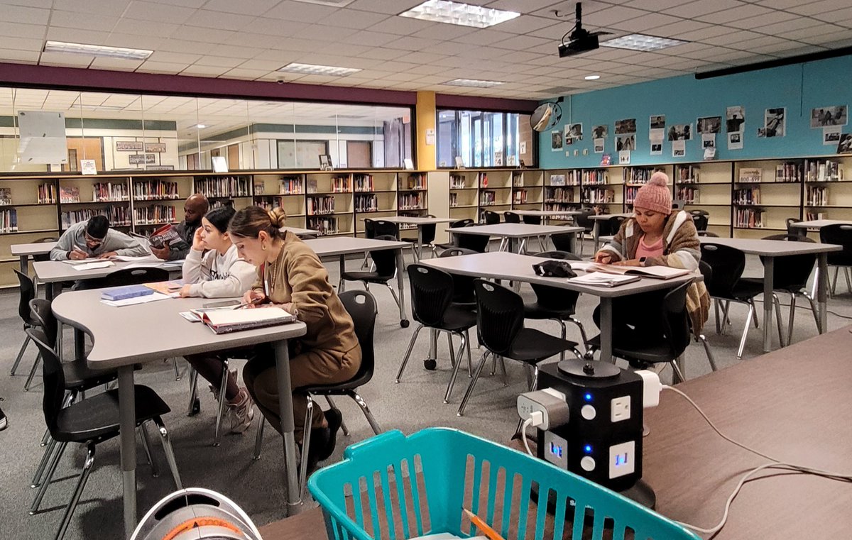 readingwarriors's tweet photo. We welcomed Ms. Holmes' Adult ESL class into the library today! @WarriorsFACE @AlbrightMS @Alief_Libraries https://t.co/6VRtZ5ndcV