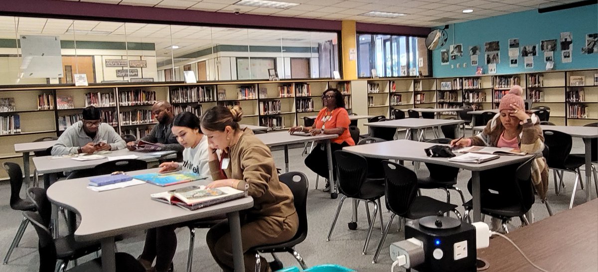 readingwarriors's tweet photo. We welcomed Ms. Holmes' Adult ESL class into the library today! @WarriorsFACE @AlbrightMS @Alief_Libraries https://t.co/6VRtZ5ndcV