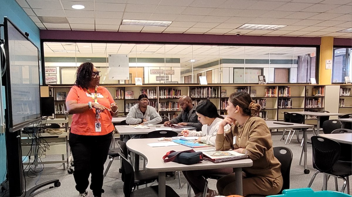 readingwarriors's tweet photo. We welcomed Ms. Holmes' Adult ESL class into the library today! @WarriorsFACE @AlbrightMS @Alief_Libraries https://t.co/6VRtZ5ndcV