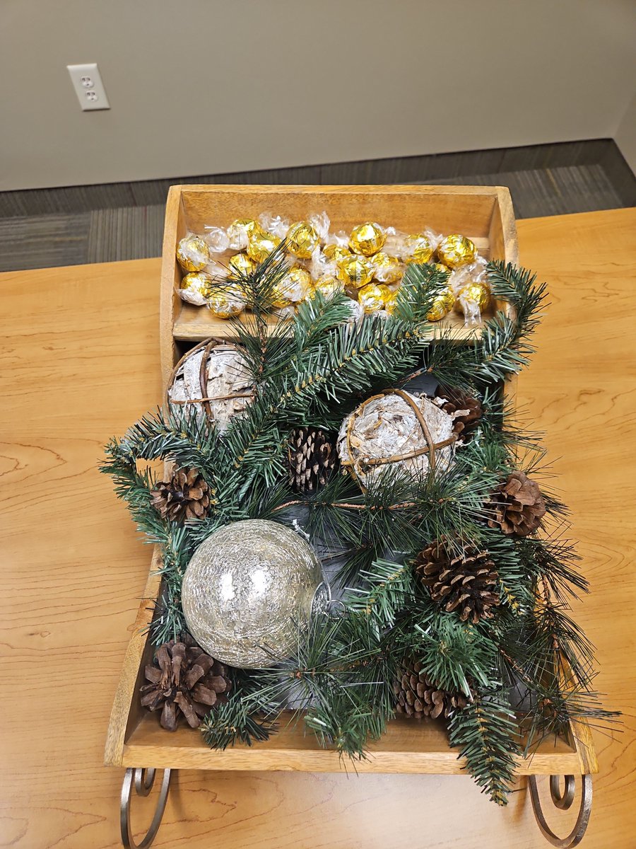 VBandVV's tweet photo. Lindor truffles are a great way to celebrate our clients – both are a blessing!

#holidaygifting #thankfulforourclients #clientappreciation https://t.co/8sNgb1C3rr