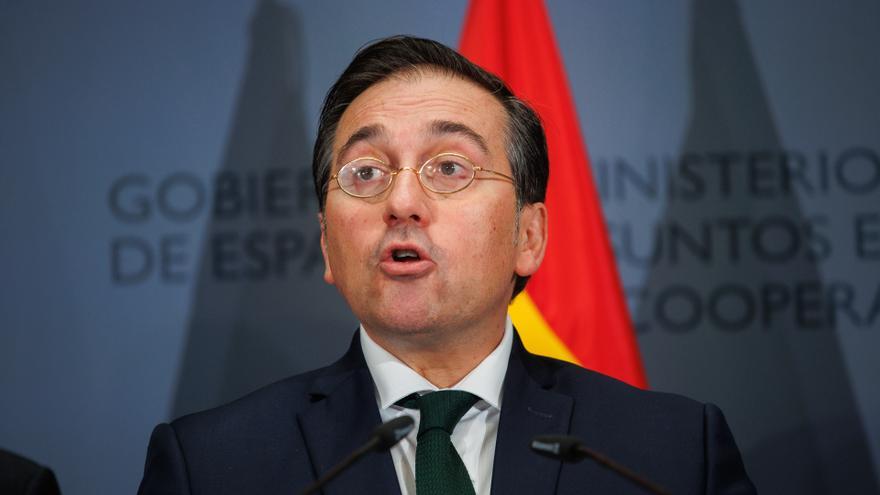 ECSaharaui__'s tweet photo. #Urgente 🔴⚡️ | España apuesta por eliminar de la lista de organizaciones terroristas a Hay’at Tahrir al-Sham

Ministro de Asuntos Exteriores de España:

📌Buscamos reanudar el trabajo de nuestra embajada en Damasco lo antes posible

📌Lo que Israel está haciendo en Siria podría desestabilizar la región, y todos deben actuar con moderación

📌Los derechos humanos y las minorías deben ser protegidos en Siria

📌 Hace un llamamiento a un debate para eliminar a Hay’at Tahrir al-Sham de la lista de organizaciones terroristas