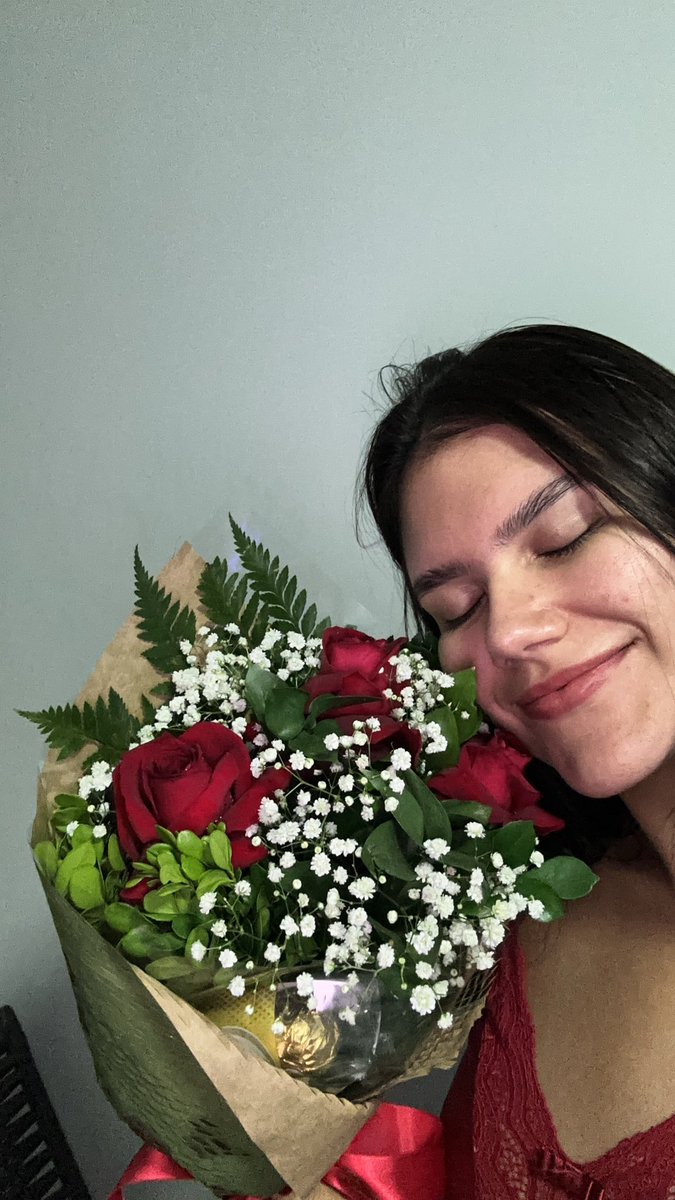 ndnabtan's tweet photo. e pensar que eu implorei tanto por um desses quando namorava e nunca ganhei… o afeto está nos detalhes 🥹✨🌹 https://t.co/gKpekeaTRs