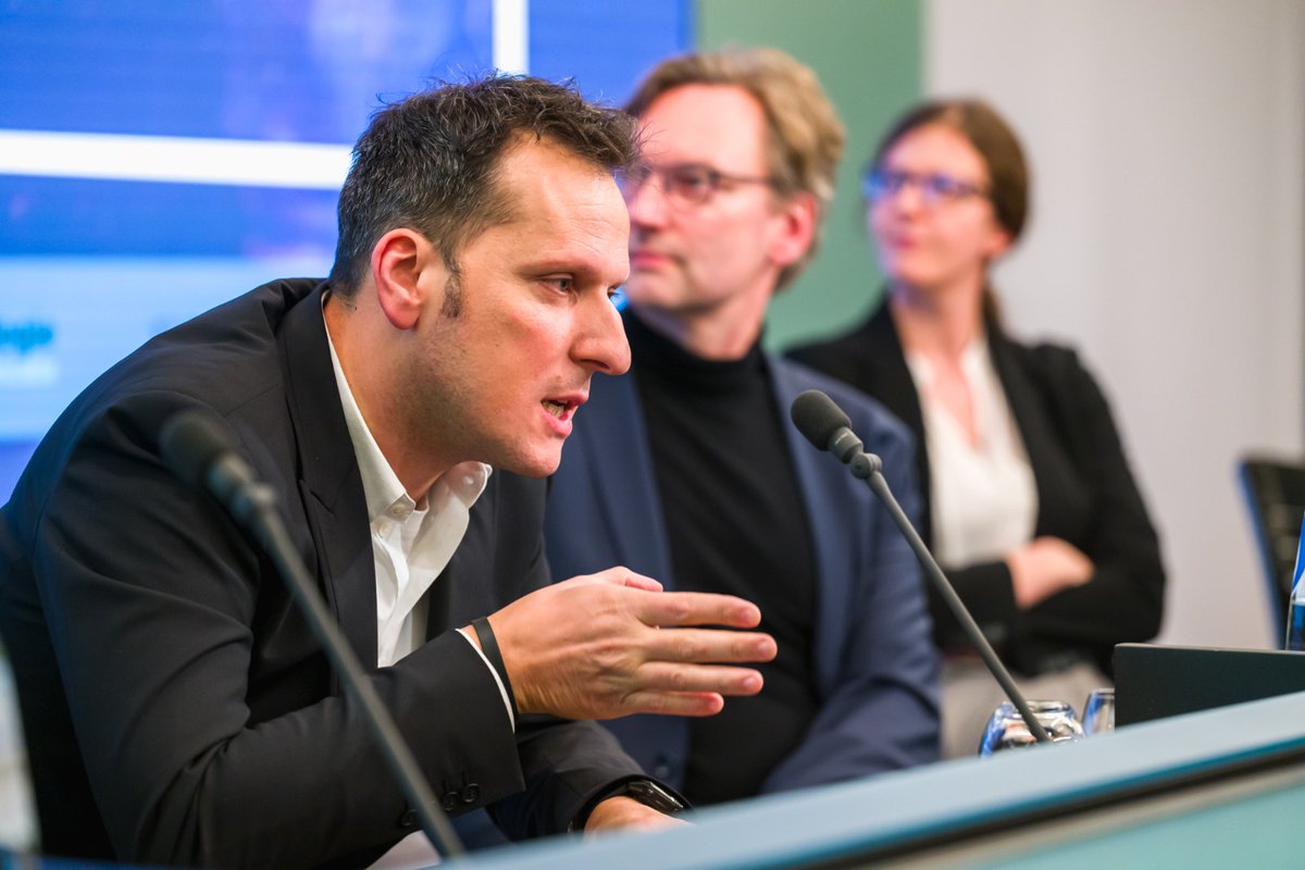 EPICO (@epico_online) on Twitter photo Our third panel discussion takes the stage at #SGCS2024 
💡The social and regional component of the EU’s new energy and climate policy 
🗣️<a href="/LucianaMiu/">Luciana Miu</a>, Frank Siebern-Thomas, and Matteo Campidelli, moderated by <a href="/MarcinKorolec/">Marcin Korolec</a> Our third panel discussion takes the stage at #SGCS2024 
💡The social and regional component of the EU’s new energy and climate policy 
🗣️<a href="/LucianaMiu/">Luciana Miu</a>, Frank Siebern-Thomas, and Matteo Campidelli, moderated by <a href="/MarcinKorolec/">Marcin Korolec</a>