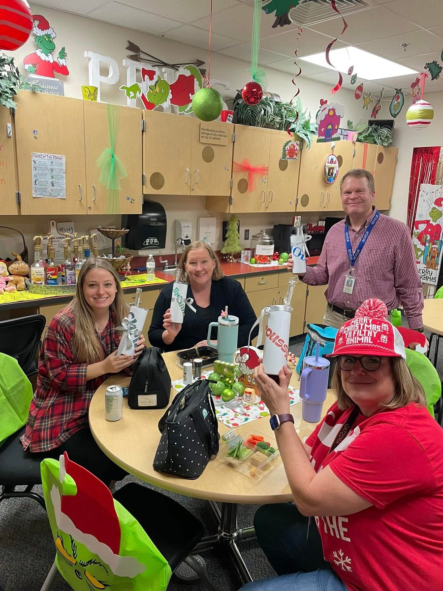 RyonMiddle's tweet photo. On the 10th day of Christmas my admin gave to meโฆ #tiktokwater #prmsmagic #wrappedandpersonalized https://t.co/wdVcINy8SL