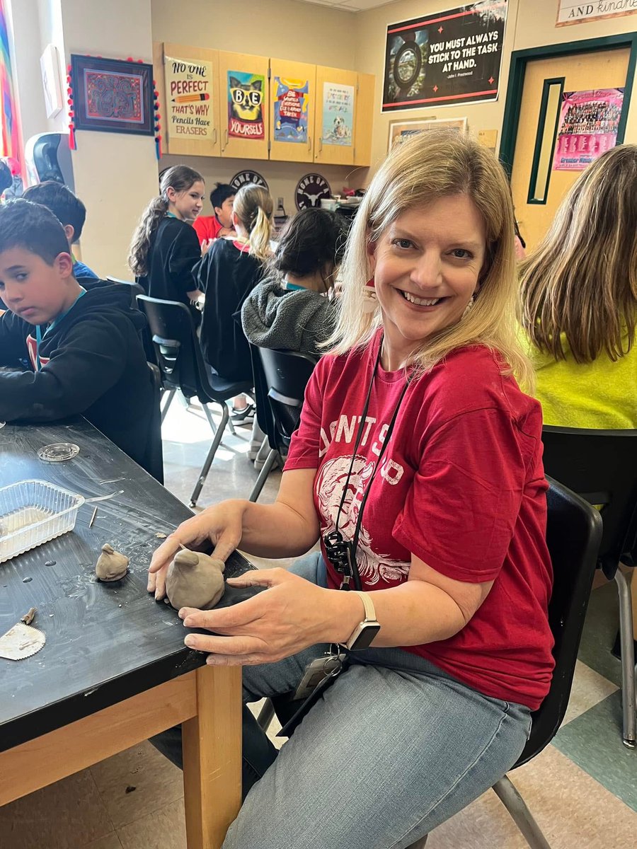 RyonMiddle's tweet photo. Thereโs GNOME place like Ms. Stevensโ Art class!!! Making gnomes with clay! #prmsmagic https://t.co/Ck4jxsbmjJ