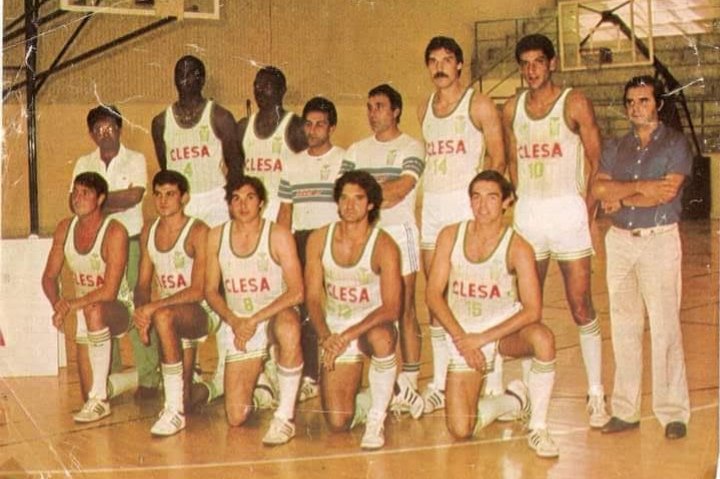 AgrasFernando's tweet photo. 40 años de la primera temporada de patrocinio #CLESA y primera temporada en A Malata #ArchivoOAR 1984/85 📸 Revista OAR https://t.co/Y1aqKgrJbB