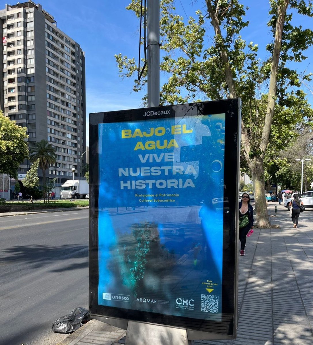 ekuischlaroche's tweet photo. Como parte de una campaña levantada entre @UNESCOSantiago, @ARQMAR_org y OCH de difusión del Patrimonio Cultural Subacuático (PCS) en convenio con JC Decaux, en diversos lugares de Santiago es posible encontrar publicidad en Mupis que rescata el valor del PCS. ¿Lo has visto en tu recorrido por la ciudad?