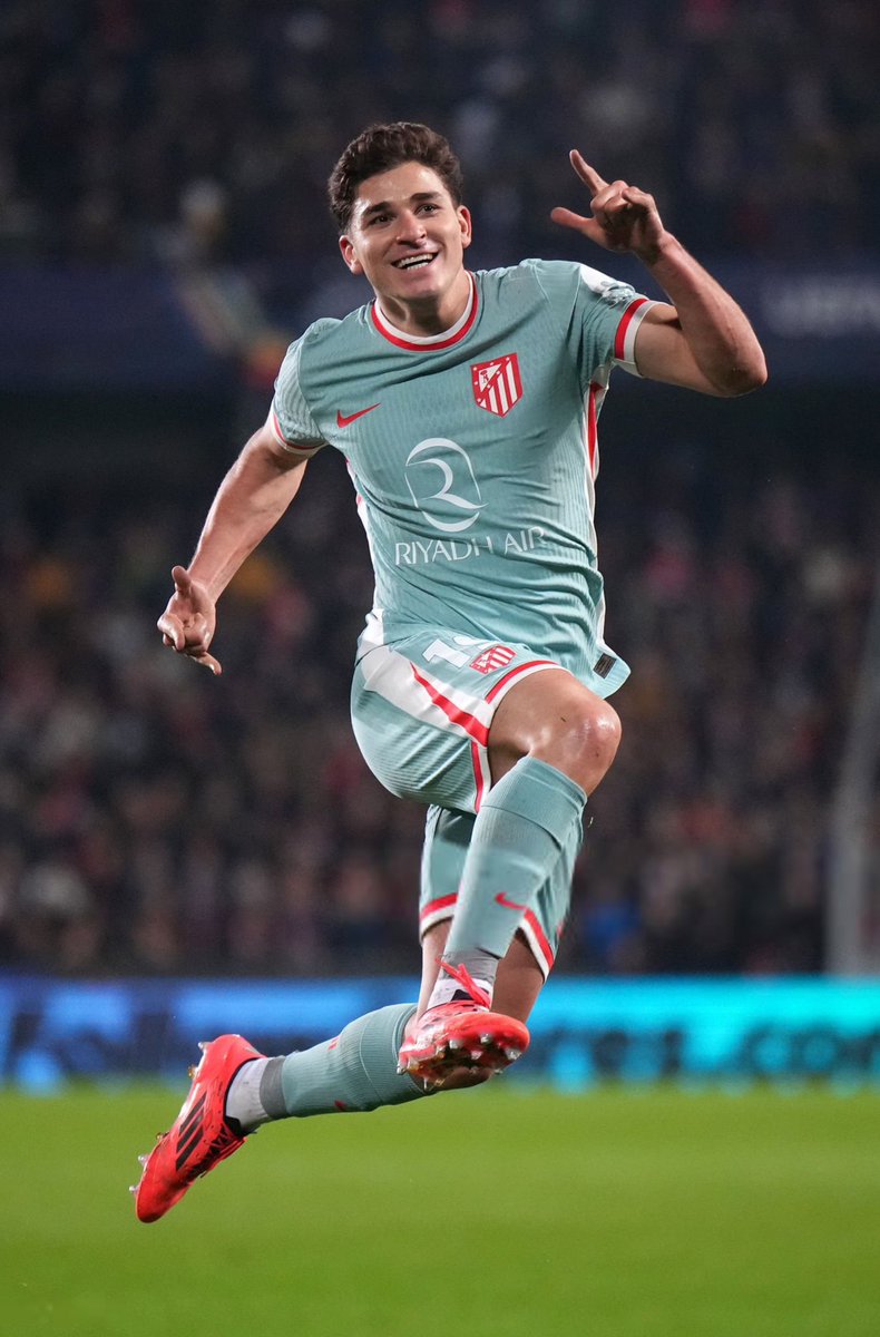 Footballtweet's tweet photo. Julian Alvarez is on the scoresheet yet again for Atlético Madrid! 🇦🇷

14 goals and 3 assists in 30 games for the striker! 🤩 https://t.co/jHO9EHiVZh