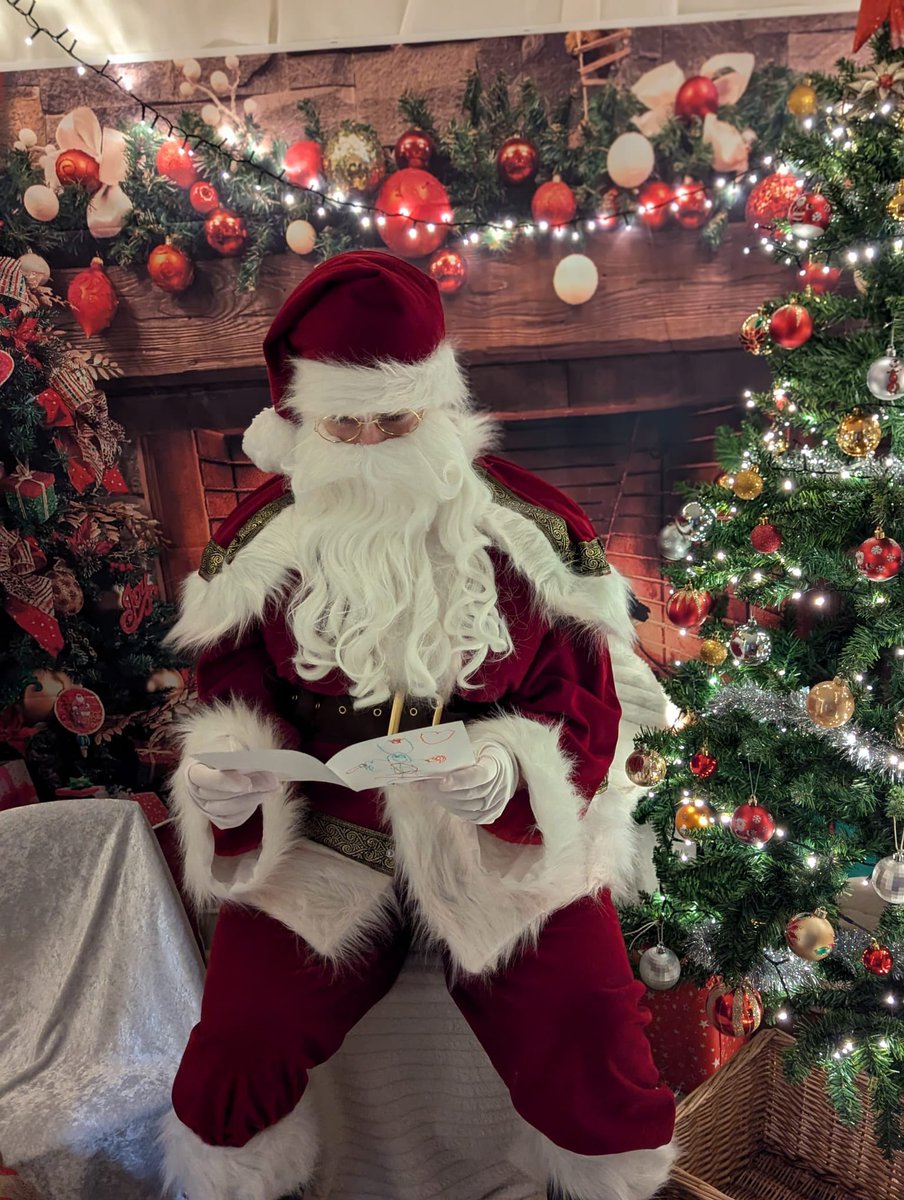 StAnthonysCPS's tweet photo. Thank you to Santa for visiting St. Anthony’s today and for all his helpers! The children loved visiting him! A big thank you to our parents for supporting another FoSTA fundraising initiative! #STAsparkle https://t.co/06mSPd20Vj