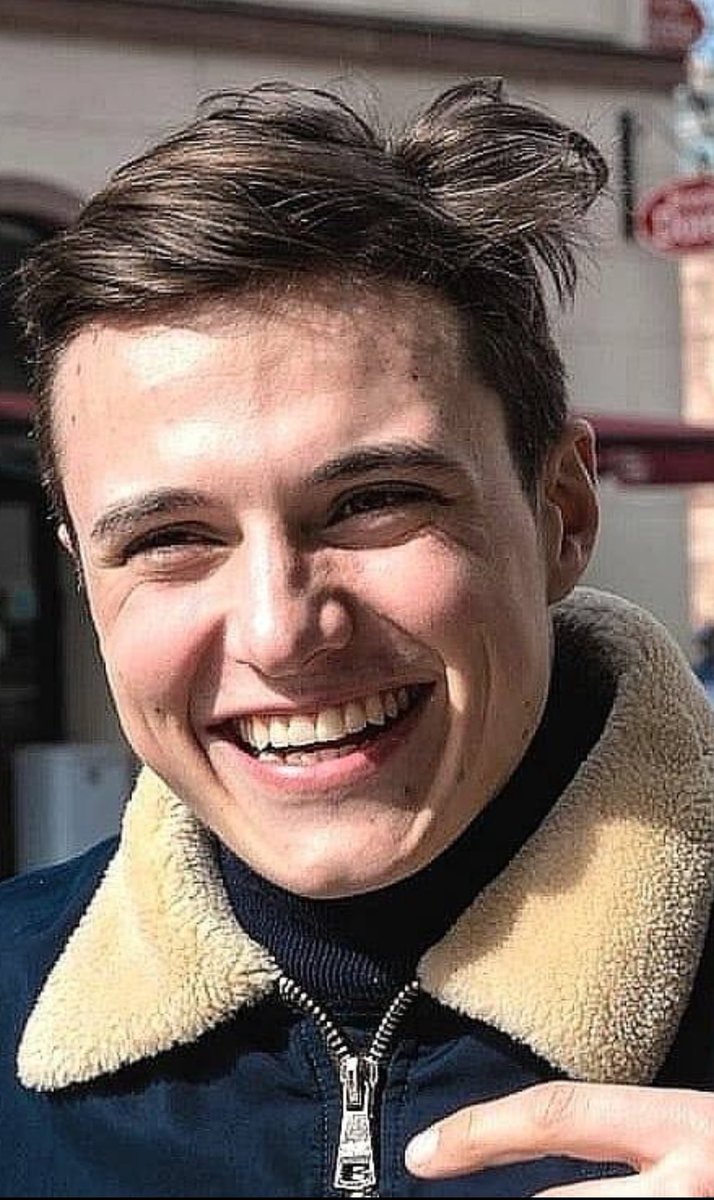 Loïc Risser âgé de 24 ans, et Yvonne Huynh âgée de 33 ans, ont été tués le 2 janvier 2021 par une bombe artisanale qui s'est déclenchée au passage de leur véhicule blindé léger.

Nous ne les oublierons pas.🖤