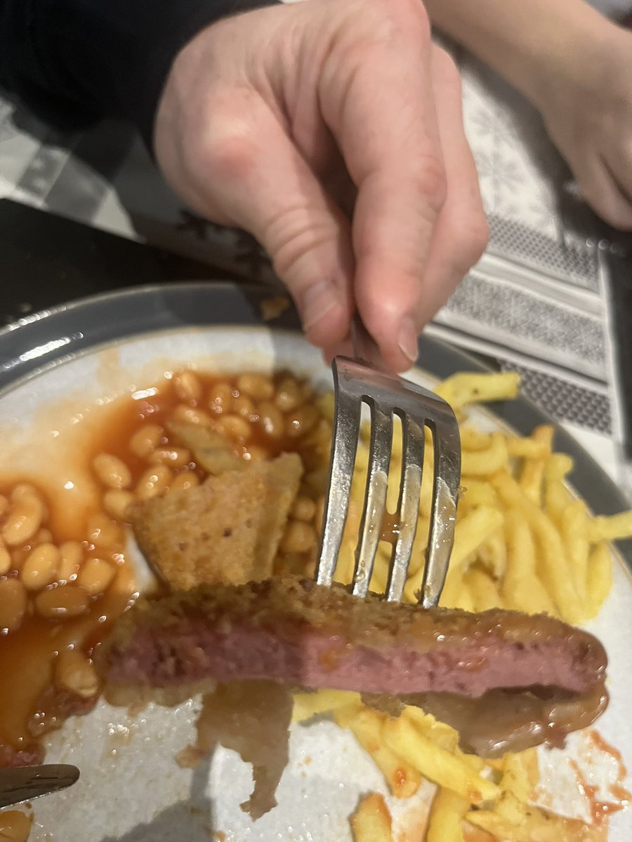 Diane2824's tweet photo. @brnrdmtthws @brnrdmtthws can I ask why our cheesy hamwichs contained no cheese please?! Very unhappy customer! https://t.co/6vGBM1kTh0