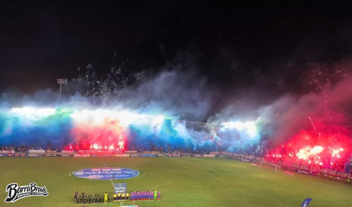 Hinchada de Unión Magdalena ayer vs Llaneros