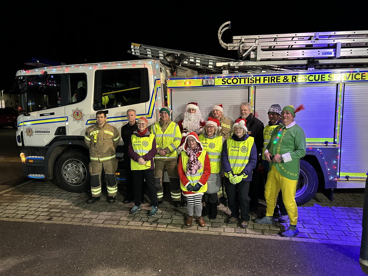Big_Hendo13's tweet photo. A nice evening with the @fire_scot @FireForres crew and local rotary club for the annual Christmas collection. Great community spirit and engagement. Thanks to everyone for their efforts 🚒🎅🏻🎄@bydandboy https://t.co/Xa2oEUUcbD