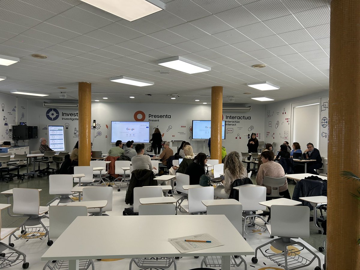 fontdelroure's tweet photo. Avui hem participat a la 2a sessió de la #XTTE xarxa territorial de transformació educativa del Penedès, a l’Aula del Futur del @CetTarragona. Hem presentat el nostre projecte SMART HORT 🌱💡Gràcies a @annavallverdu1 i @vicent_villena #EdA @InnovacioE @Airunvc @crpanoia @dbeltra3 https://t.co/0PmZLOLpay