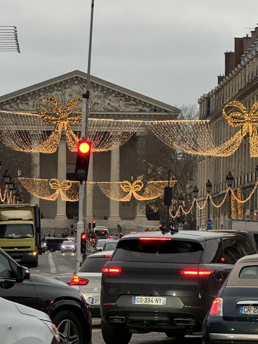nufc1892pj's tweet image. Some fantastic restaurants, some rather expensive shops YSL and Gucci to name a few but that’s the Christmas shopping done #Paris2024 Tuileries marché 😍🇫🇷❤️