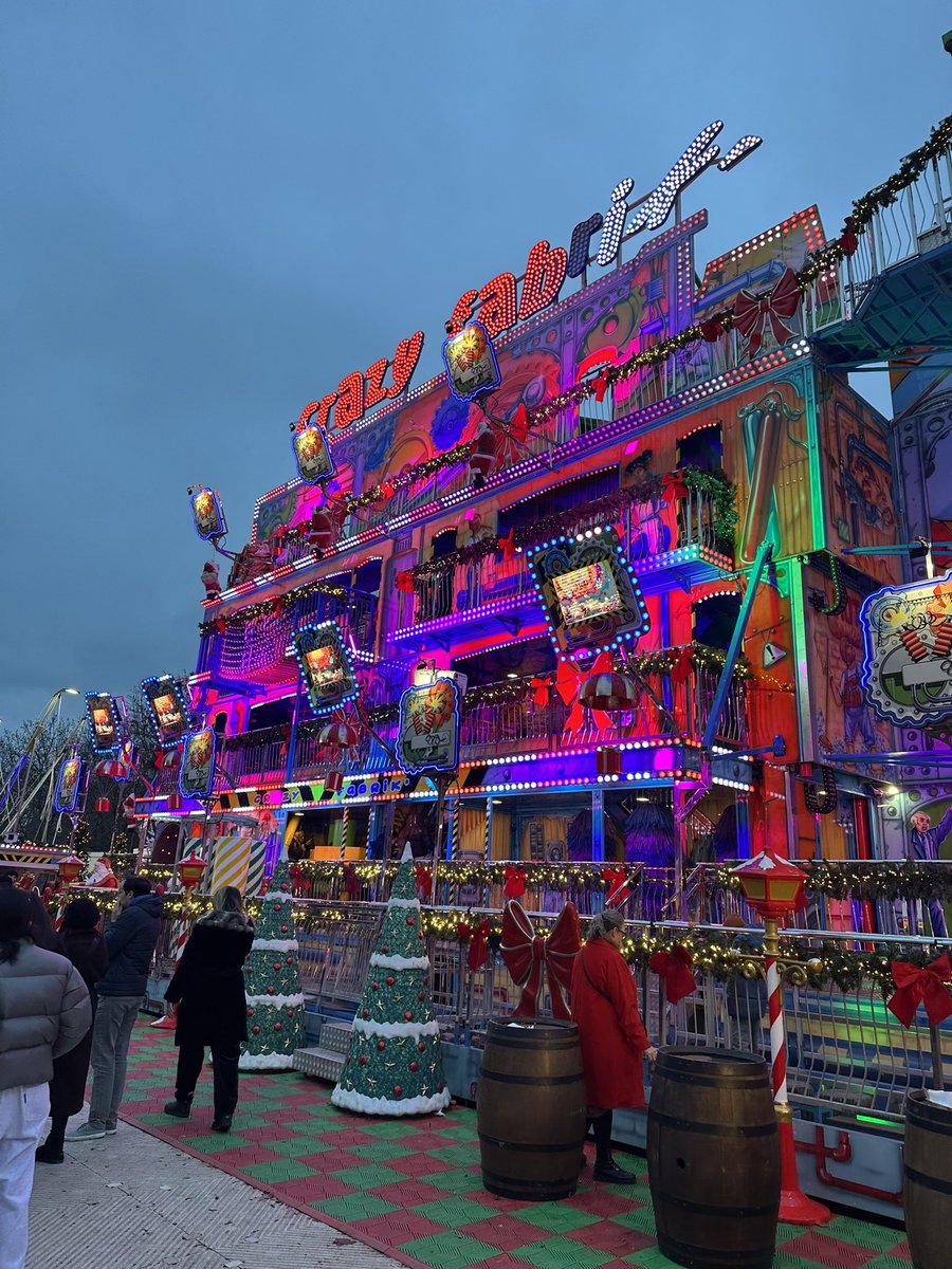 nufc1892pj's tweet image. Some fantastic restaurants, some rather expensive shops YSL and Gucci to name a few but that’s the Christmas shopping done #Paris2024 Tuileries marché 😍🇫🇷❤️