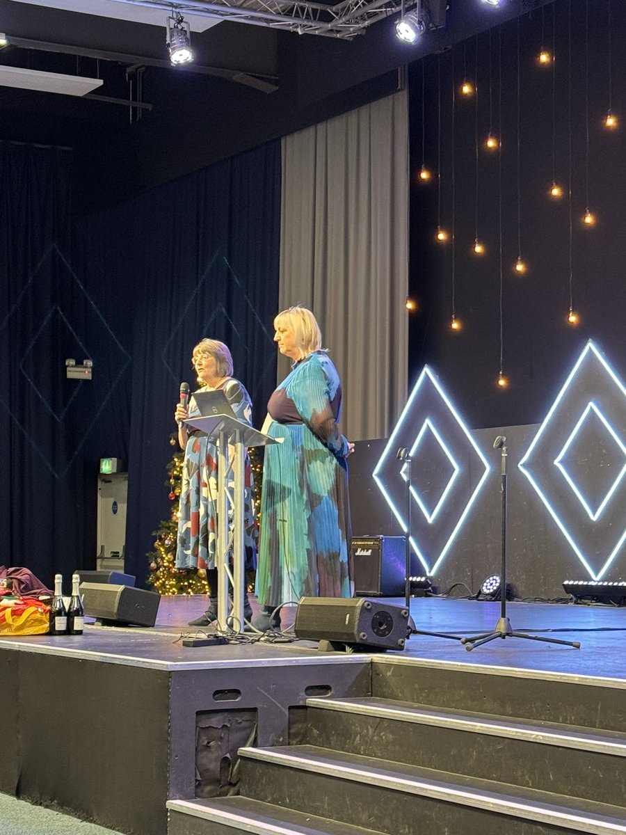 lozz75's tweet photo. @CNWLNHS A great day celebrating our amazing children’s services in Milton Keynes. Great day with great people! Thank you for all you do ☺️ @BevShaw3 @pughdavina @johncu50 https://t.co/i0vo6SMd4A
