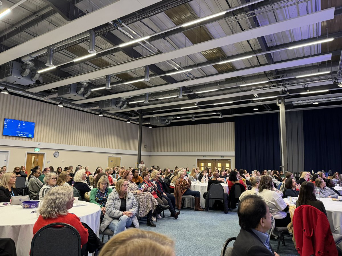 lozz75's tweet photo. @CNWLNHS A great day celebrating our amazing children’s services in Milton Keynes. Great day with great people! Thank you for all you do ☺️ @BevShaw3 @pughdavina @johncu50 https://t.co/i0vo6SMd4A