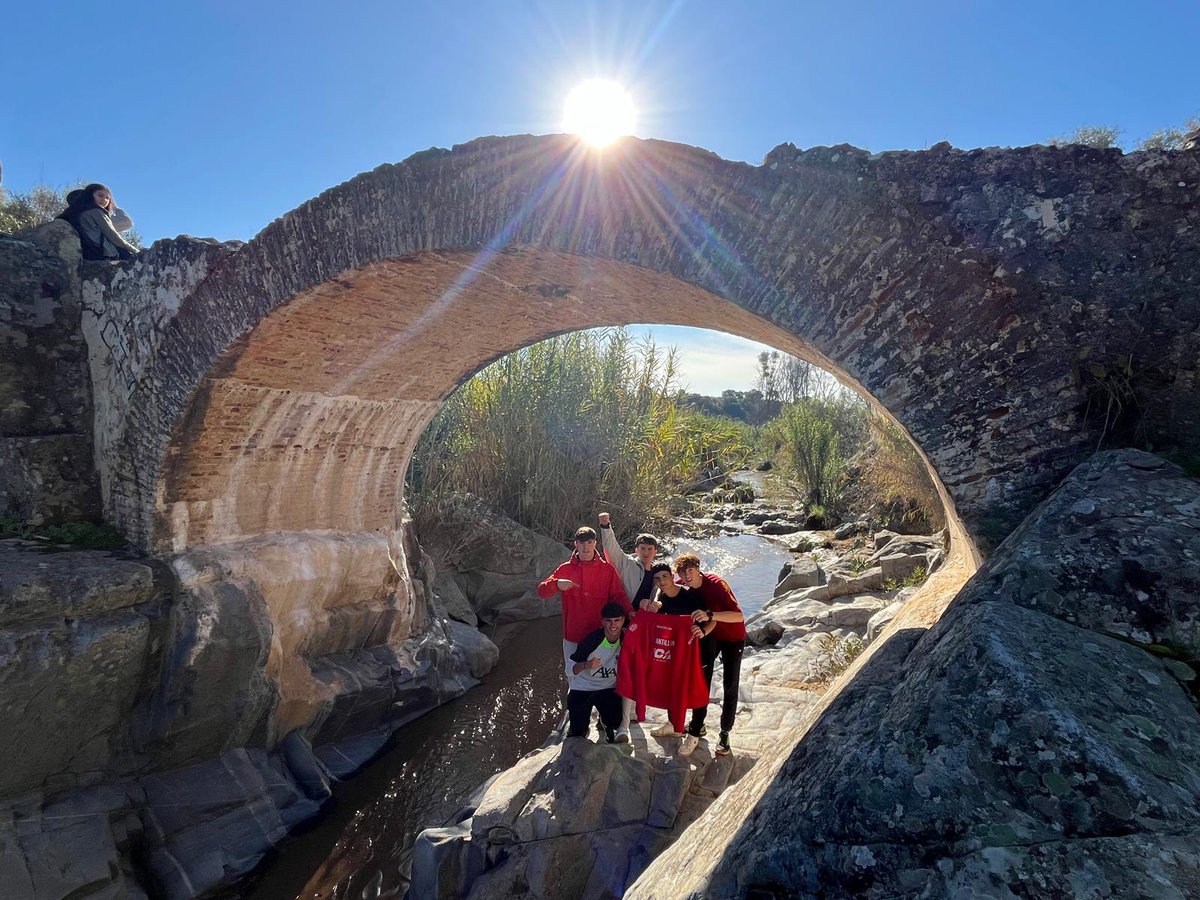 Hoy junto al profesorado de Ed. Física, el alumnado de 1º Bach ha asistido al Parque Natural Matallana de Lora del Río para una carrera de orientación y un sendero. Se han trabajado el aprendizaje cooperativo y valores de respeto del medioambiente a través de la actividad física.