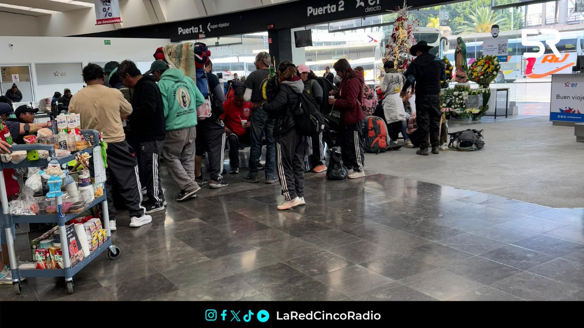 laredcincoradio's tweet photo. 🚶♂️🚶♀️|| Un gesto de solidaridad que toca el corazón 💖 En la TAPO, la empresa Estrellas Rojas está regalando café y pan a todos los peregrinos que abordan hacia Puebla y otros destinos. ☕🥐#Solidaridad #Peregrinos #EstrellasRojas #TAPO #GestoDeAmor https://t.co/167WpQl9du