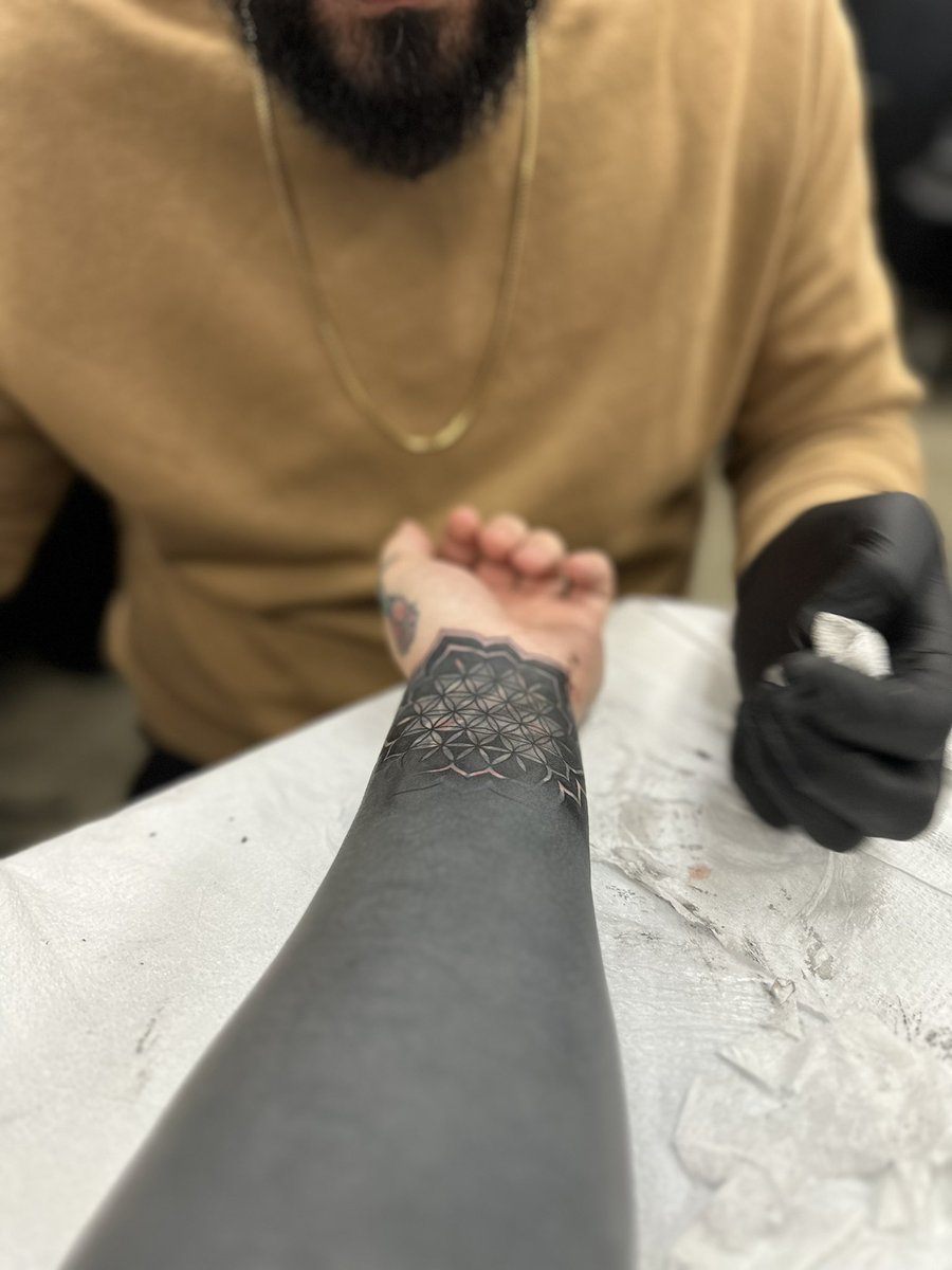 WhitfieldJ's tweet photo. The #blackoutsleeve is done. 🙏🏻
-
#tattoo done by Luis Cervantes and Josh Walther of Trusty Tattoo Co in Arvada, CO. https://t.co/vssoQqtlzu