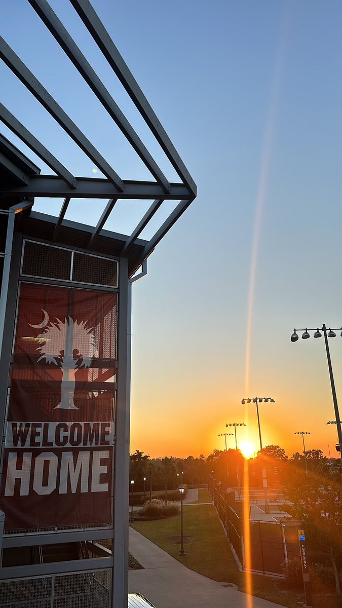 A beautiful, Carolina sunset to end our Winter Elite Prospect Camp. Thank you to everyone who attended!

Can’t wait till our next Elite Prospect Camp on MLK Day! 
Register at ChastainSoftballCamps.com 🤙

#WelcomeHome #GoCocks