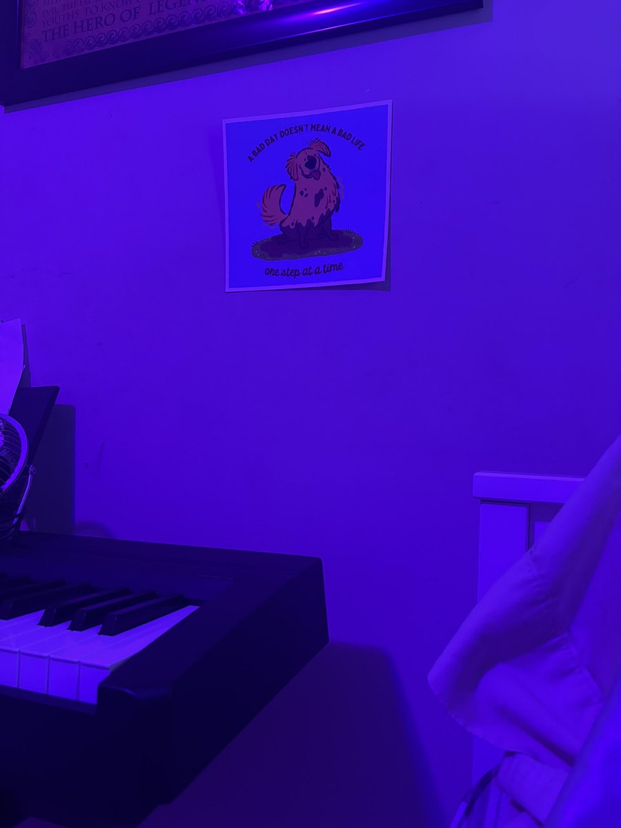 Vee 🔜 My Bedsheets tweet media